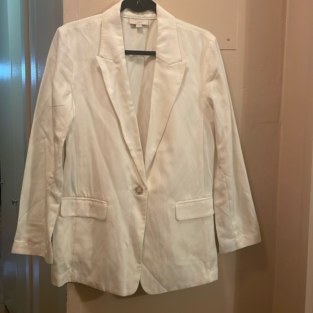 LOFT White Linen Blazer with tan buttons. Long line fit.